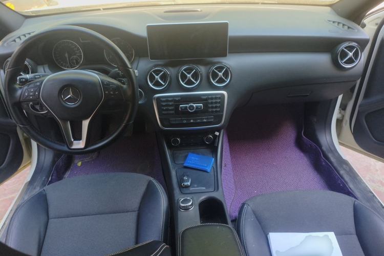 Used Mercedes-Benz A-Class 2013 A 180 Fashion Model Center Console