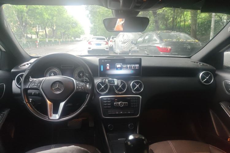Used Mercedes-Benz A-Class 2013 A 200 Urban Edition Center Console