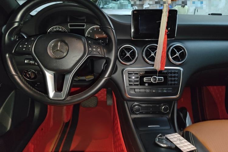 Used Mercedes-Benz A-Class 2013 A 180 Fashion Model Center Console