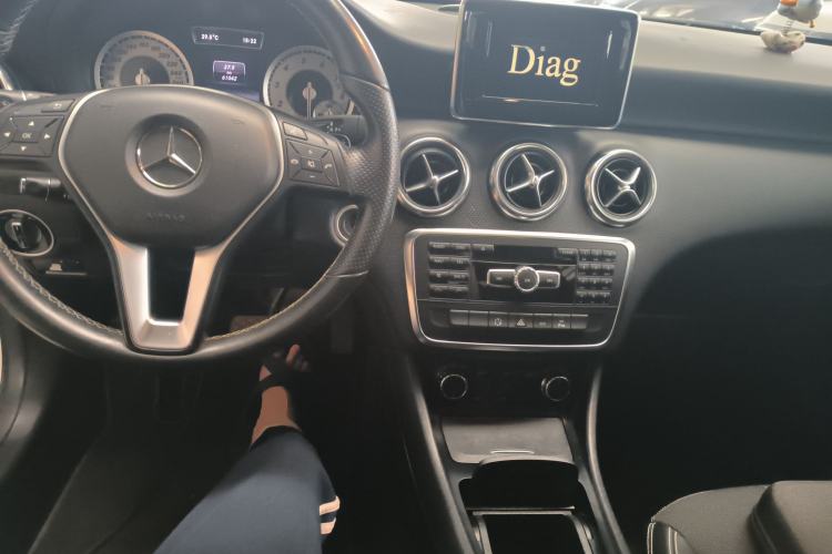 Used Mercedes-Benz A-Class 2013 A 200 Urban Edition Center Console