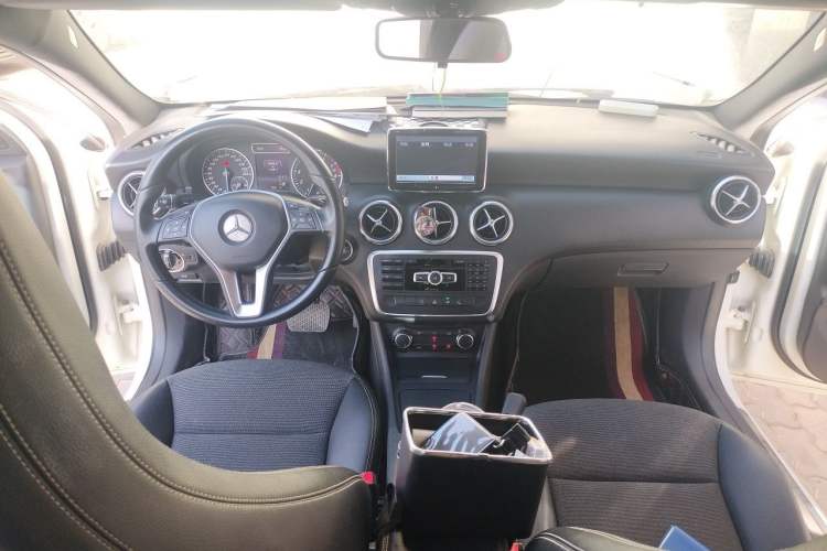 Used Mercedes-Benz A-Class 2013 A 180 Fashion Model Center Console
