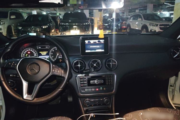 Used Mercedes-Benz A-Class 2013 A 180 Fashion Model Center Console