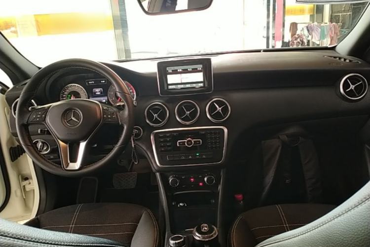 Used Mercedes-Benz A-Class 2013 A 200 Urban Edition Center Console
