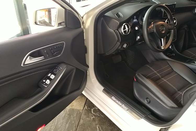 Used Mercedes-Benz A-Class 2013 A 200 Urban Edition Driver Seat