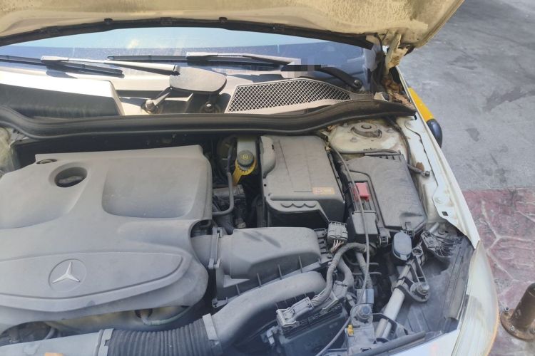 Used Mercedes-Benz A-Class 2013 A 180 Fashion Model Engine Bay Left