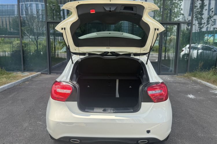 Used Mercedes-Benz A-Class 2013 A 200 Urban Edition Exterior 6