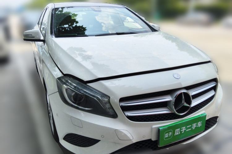 Used Mercedes-Benz A-Class 2013 A 200 Urban Edition Front Right 45 Deg