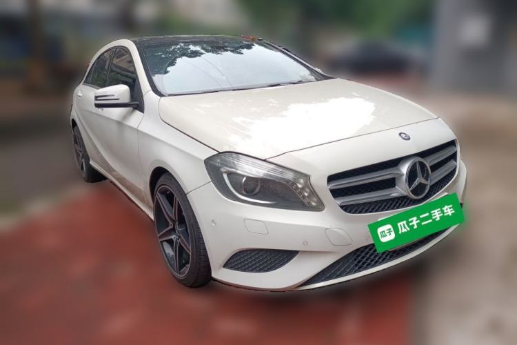 Used Mercedes-Benz A-Class 2013 A 200 Urban Edition Front Right 45 Deg
