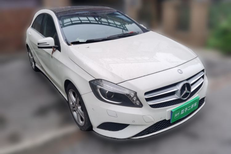 Used Mercedes-Benz A-Class 2013 A 200 Urban Edition Front Right 45 Deg