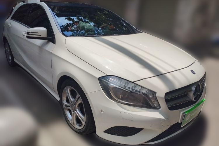 Used Mercedes-Benz A-Class 2013 A 200 Urban Edition Front Right 45 Deg