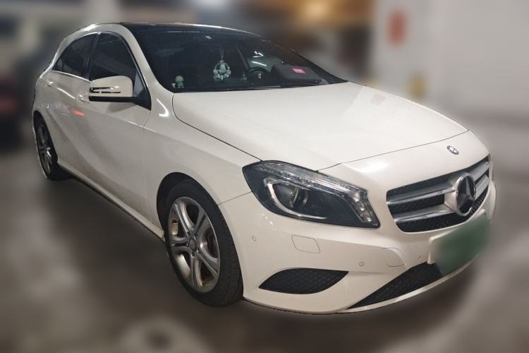 Used Mercedes-Benz A-Class 2013 A 200 Urban Edition Front Right 45 Deg