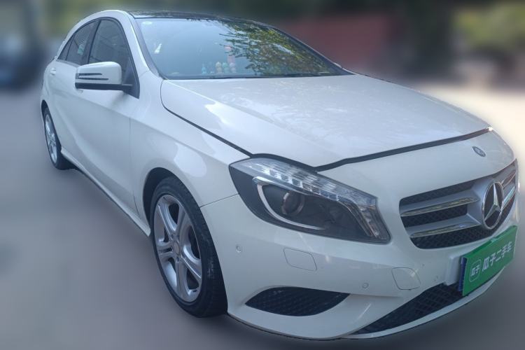 Used Mercedes-Benz A-Class 2013 A 200 Urban Edition Front Right 45 Deg