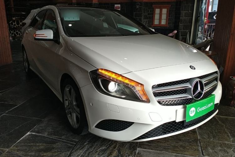 Used Mercedes-Benz A-Class 2013 A 200 Urban Edition Front Right 45 Deg