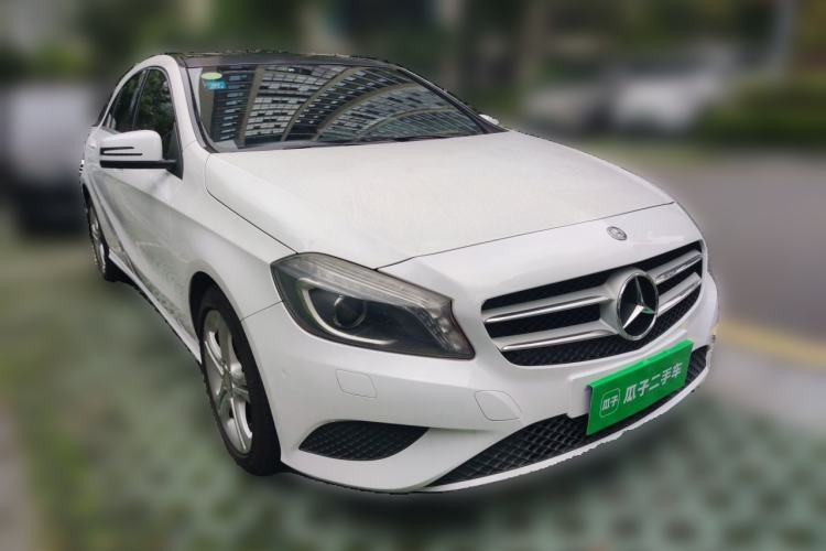 Used Mercedes-Benz A-Class 2013 A 200 Urban Edition Front Right 45 Deg