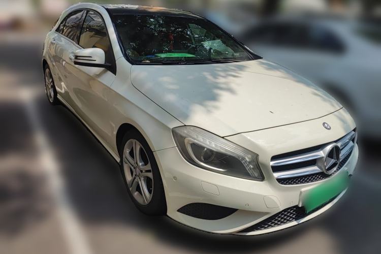 Used Mercedes-Benz A-Class 2013 A 200 Urban Edition Front Right 45 Deg
