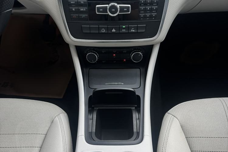 Used Mercedes-Benz A-Class 2013 A 200 Urban Edition Interior 11
