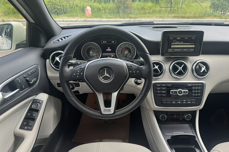 Used Mercedes-Benz A-Class 2013 A 200 Urban Edition Interior 14
