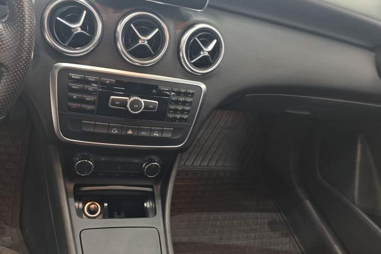 Used Mercedes-Benz A-Class 2013 A 200 Urban Edition Interior 3