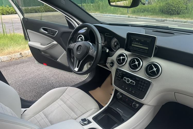Used Mercedes-Benz A-Class 2013 A 200 Urban Edition Interior 4