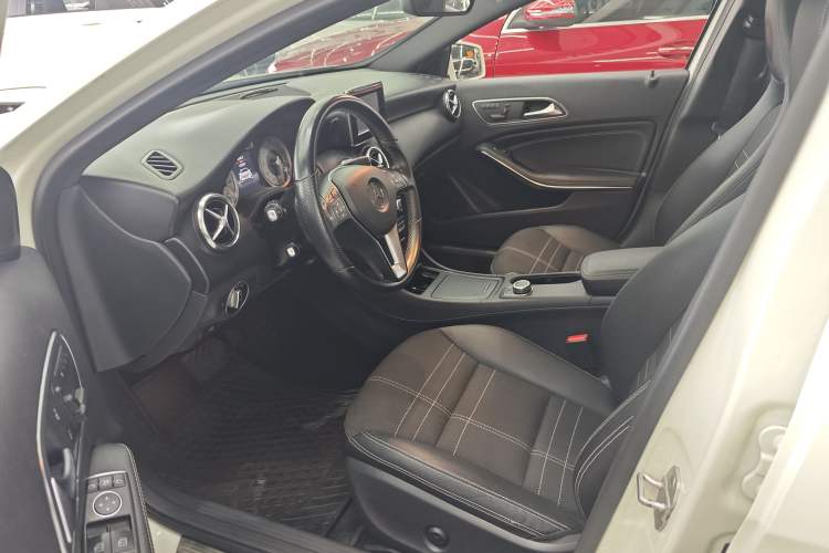 Used Mercedes-Benz A-Class 2013 A 200 Urban Edition Interior 5