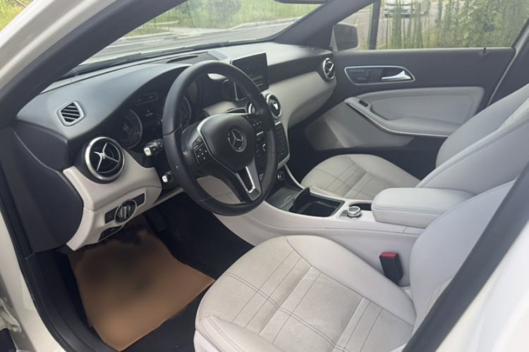 Used Mercedes-Benz A-Class 2013 A 200 Urban Edition Interior 7
