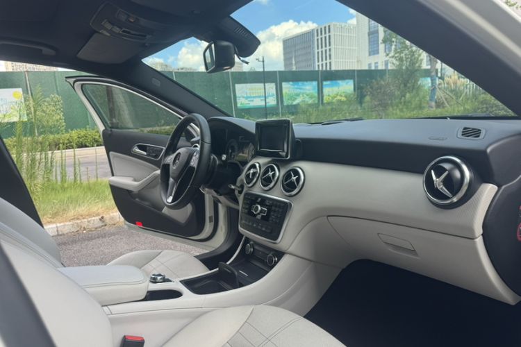 Used Mercedes-Benz A-Class 2013 A 200 Urban Edition Interior 8