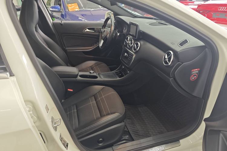 Used Mercedes-Benz A-Class 2013 A 200 Urban Edition Interior 9