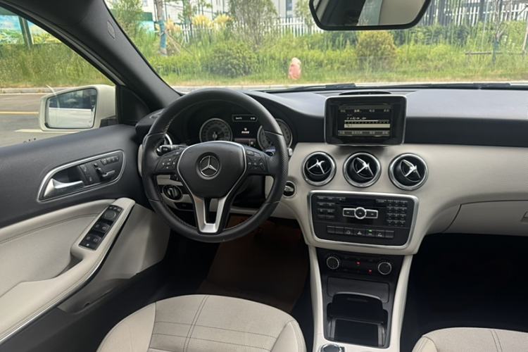 Used Mercedes-Benz A-Class 2013 A 200 Urban Edition Interior 9
