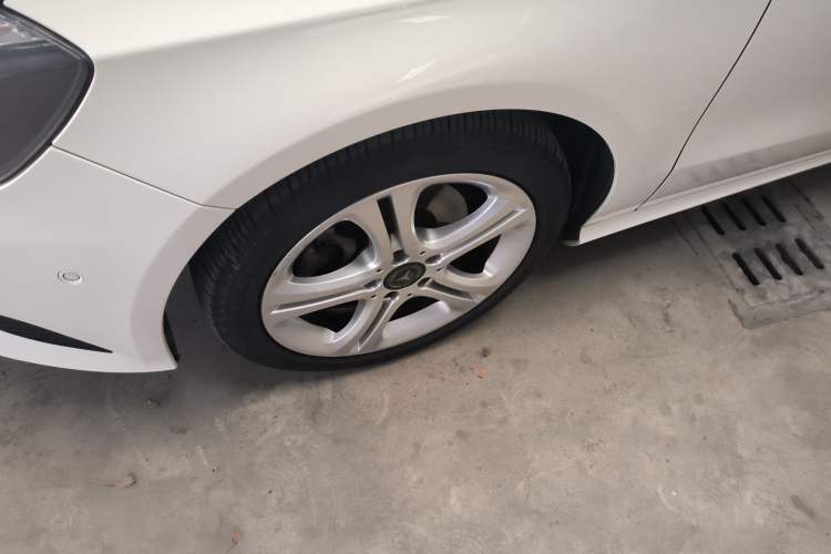 Used Mercedes-Benz A-Class 2013 A 200 Urban Edition Left Front Wheel Hub