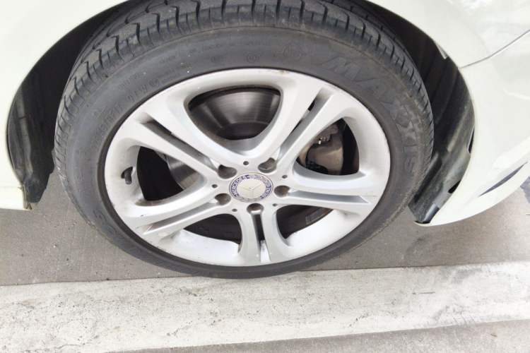 Used Mercedes-Benz A-Class 2013 A 200 Urban Edition Right Front Wheel Hub