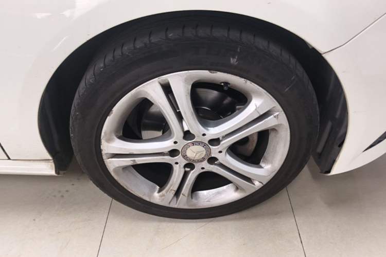 Used Mercedes-Benz A-Class 2013 A 200 Urban Edition Right Front Wheel Hub