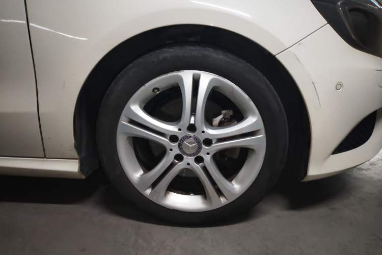 Used Mercedes-Benz A-Class 2013 A 200 Urban Edition Right Front Wheel Hub
