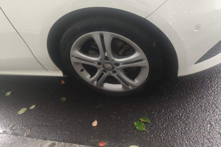 Used Mercedes-Benz A-Class 2013 A 200 Urban Edition Right Front Wheel Hub