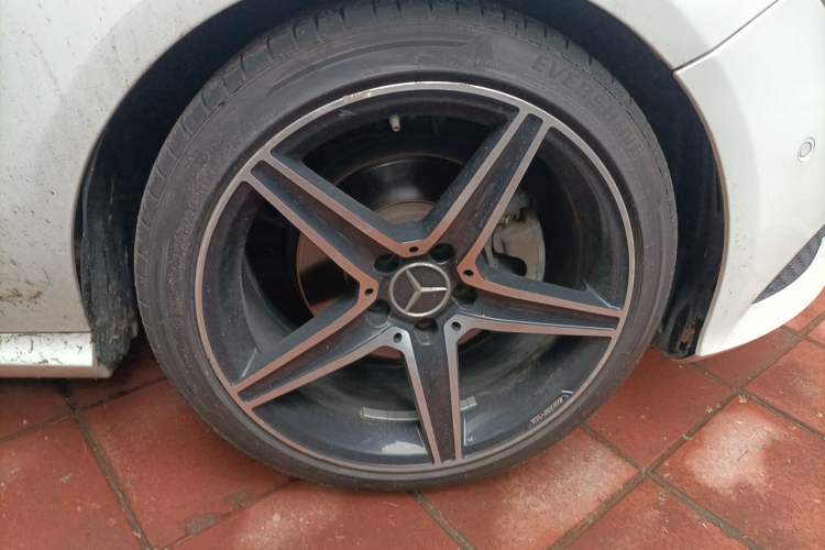 Used Mercedes-Benz A-Class 2013 A 200 Urban Edition Right Front Wheel Hub