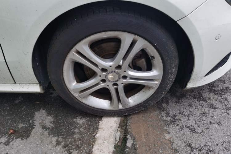 Used Mercedes-Benz A-Class 2013 A 200 Urban Edition Right Front Wheel Hub