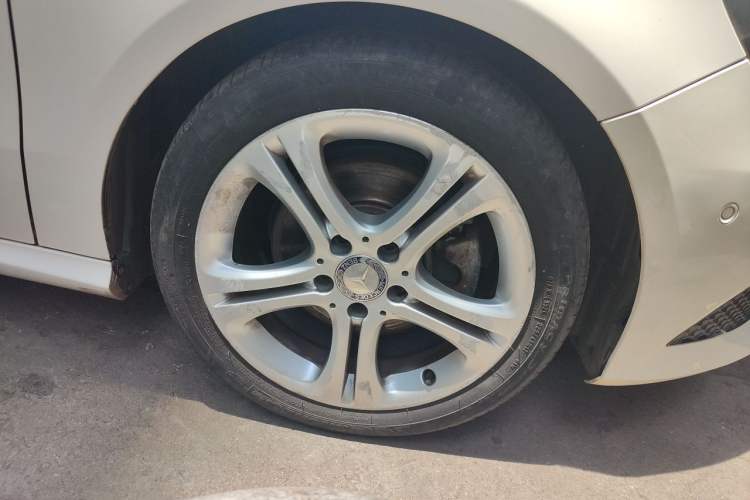 Used Mercedes-Benz A-Class 2013 A 200 Urban Edition Right Front Wheel Hub
