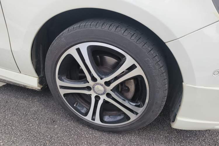 Used Mercedes-Benz A-Class 2013 A 200 Urban Edition Right Front Wheel Hub