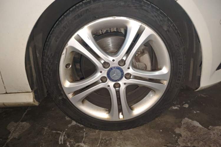 Used Mercedes-Benz A-Class 2013 A 200 Urban Edition Right Front Wheel Hub
