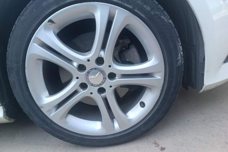 Used Mercedes-Benz A-Class 2013 A 200 Urban Edition Right Front Wheel Hub