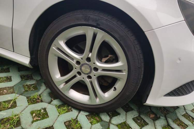 Used Mercedes-Benz A-Class 2013 A 200 Urban Edition Right Front Wheel Hub