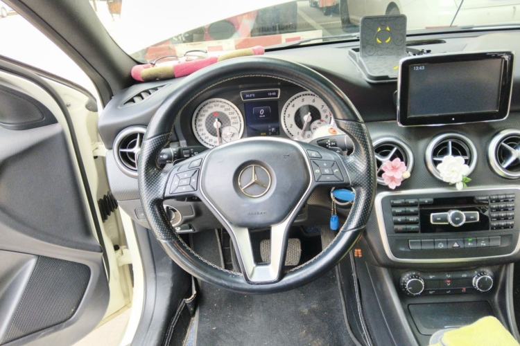Used Mercedes-Benz A-Class 2013 A 200 Urban Edition Steering Wheel