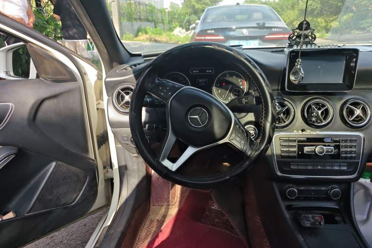 Used Mercedes-Benz A-Class 2013 A 180 Fashion Model Steering Wheel