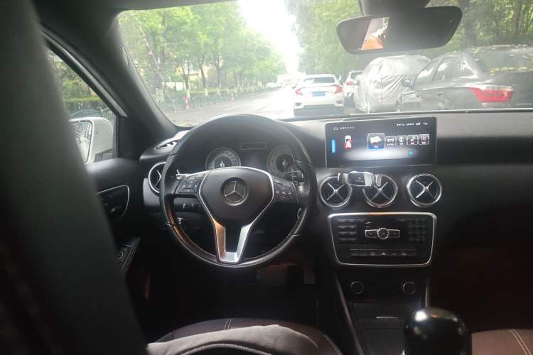 Used Mercedes-Benz A-Class 2013 A 200 Urban Edition Steering Wheel