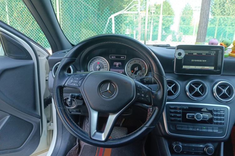 Used Mercedes-Benz A-Class 2013 A 200 Urban Edition Steering Wheel