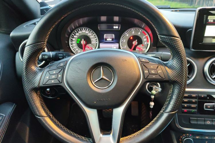 Used Mercedes-Benz A-Class 2013 A 200 Urban Edition Steering Wheel