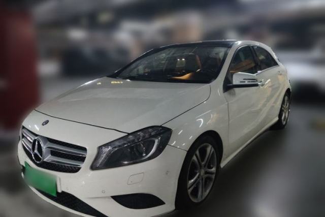 Ojetý Mercedes-Benz A-Class 2013 A 200 Urban Edition