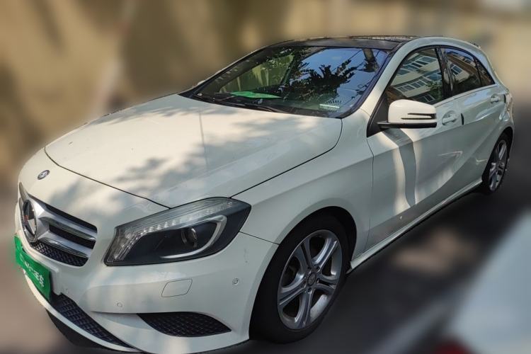 Ojetý Mercedes-Benz A-Class 2013 A 200 Urban Edition Guazi used car, China used car export, Used car for sale, Used  cars, Cheapest cars for sale
