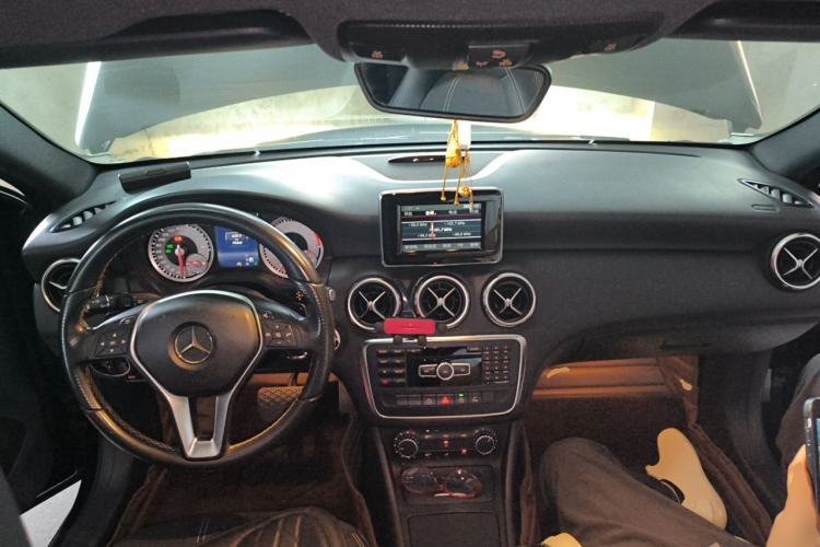 Used Mercedes-Benz A-Class 2015 A 200 Fashion Model Center Console