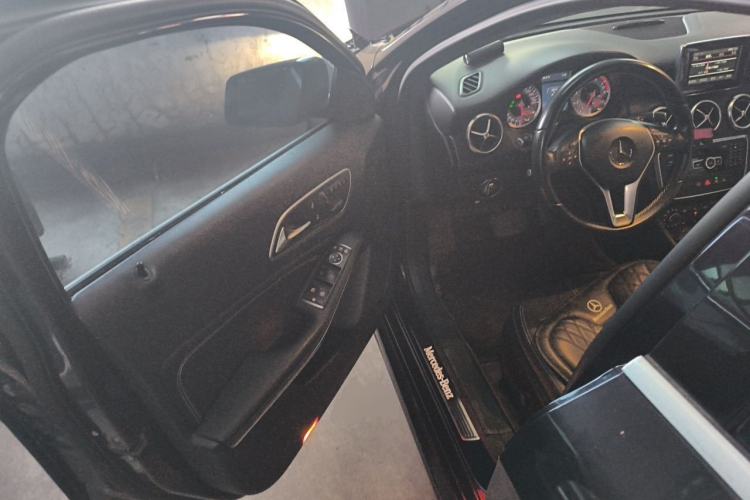 Used Mercedes-Benz A-Class 2015 A 200 Fashion Model Driver Seat