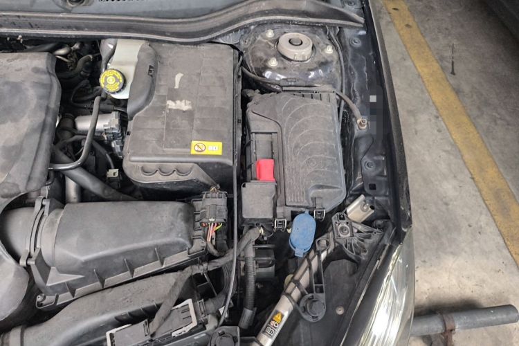 Used Mercedes-Benz A-Class 2015 A 200 Fashion Model Engine Bay Left